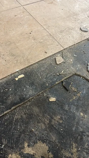 Black bitumen mastic floor removal in a N2 flat